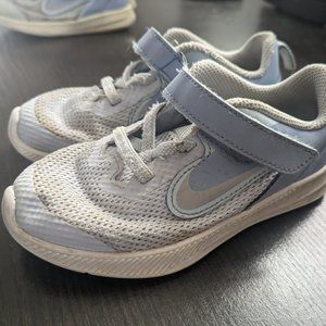 Nike sneakers shoes excellent condition